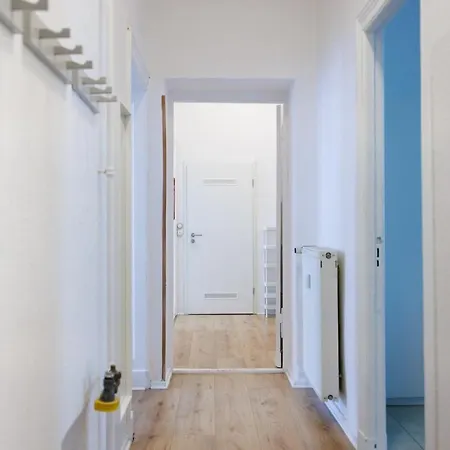 Charming In Shared In Berlin-kreuzberg Apartment *
