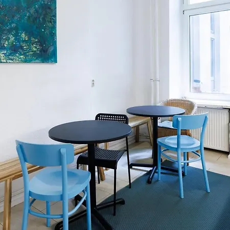 Charming In Shared In Berlin-kreuzberg Apartment