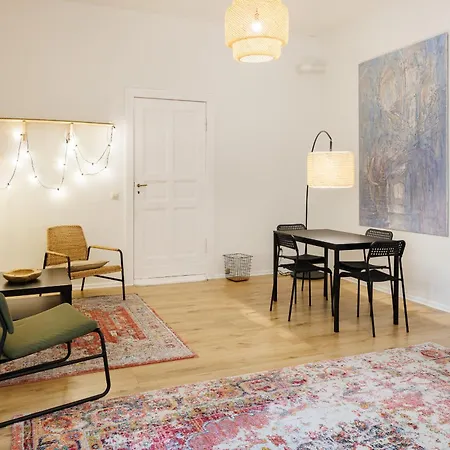 Charming In Shared In Berlin-kreuzberg Apartment
