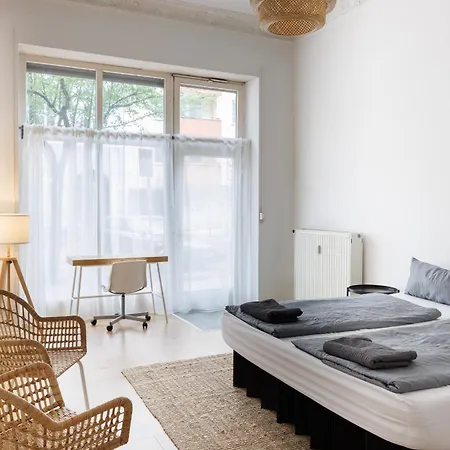 Charming In Shared In Berlin-kreuzberg Apartment