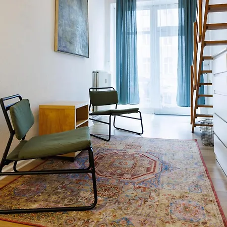 Charming In Shared In Berlin-kreuzberg Apartment *